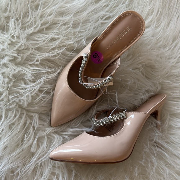 New BCBG Generation Embellished Slide Heels
Nude Pointy Choo Bing Toe 8.5 - Picture 4 of 7